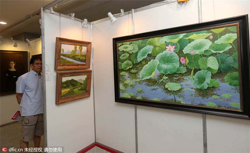 Cole??o de pinturas contemporaneas da RPDC s?o exibidas em Nantong