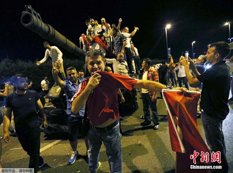 Tentativa de golpe militar deixa 290 mortos, diz Ministério das Rela??es Exteriores da Turquia