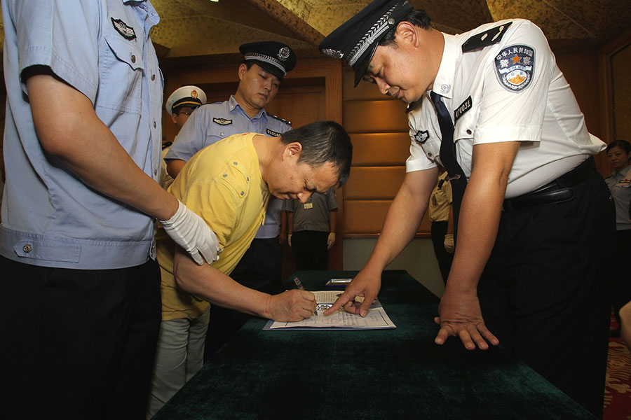 Contrabandista chinês é repatriado da América Latina