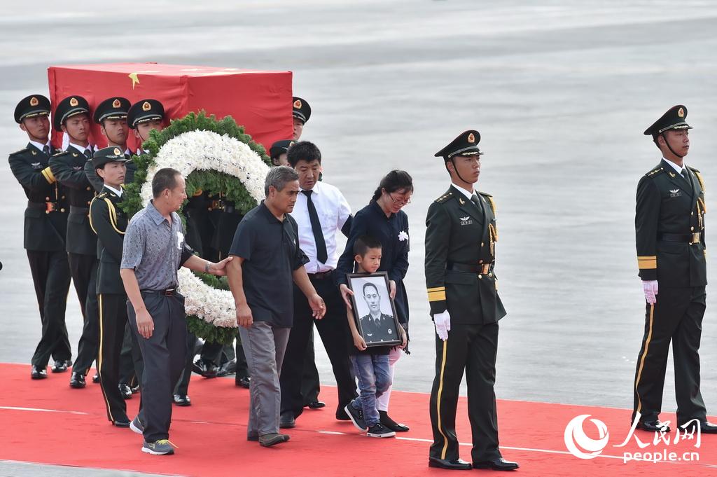 Restos mortais de dois soldados chineses da ONU mortos no Sud?o do Sul transladados para a China