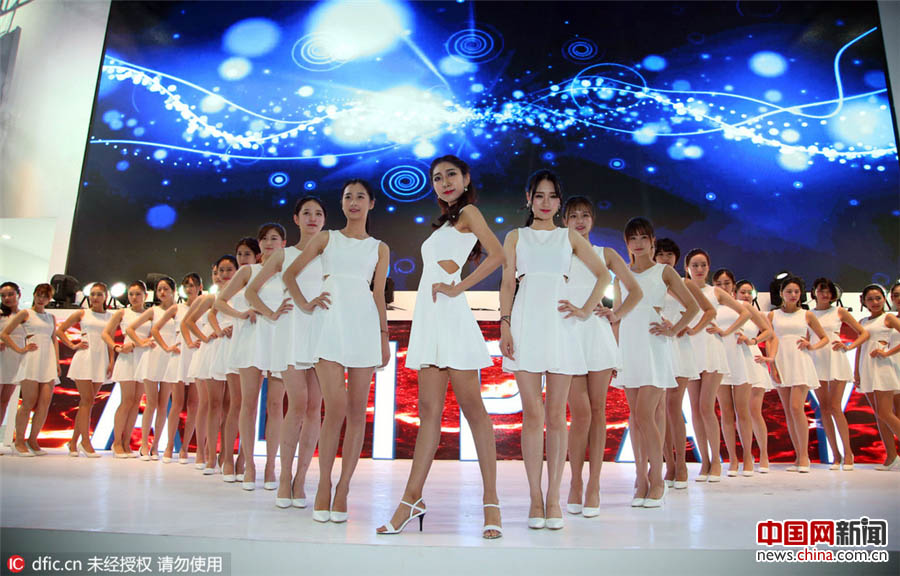 Modelos posam na exposi??o ChinaJoy 2016