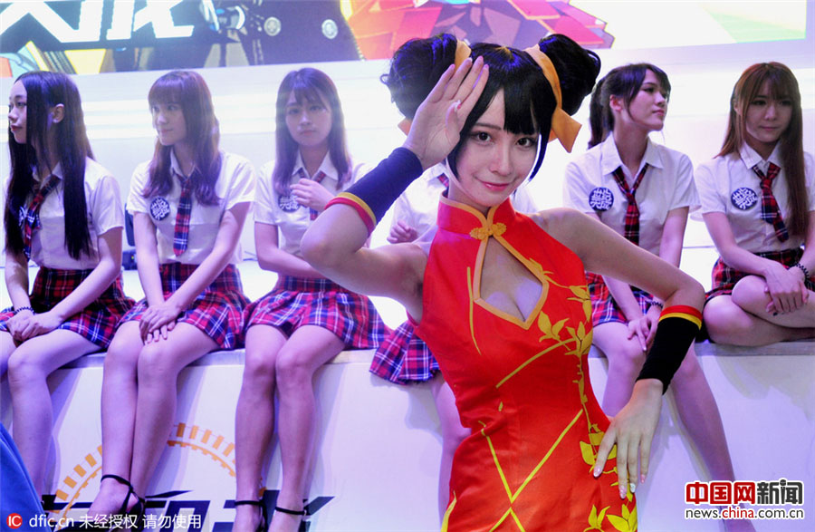 Modelos posam na exposi??o ChinaJoy 2016