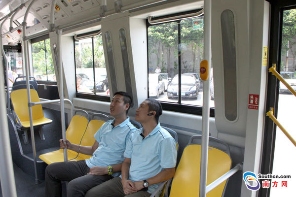 Novo ?nibus no sul da China facilita fuga de emergência