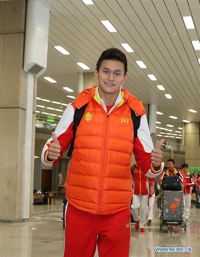 Equipe de nata??o da China chega ao Rio