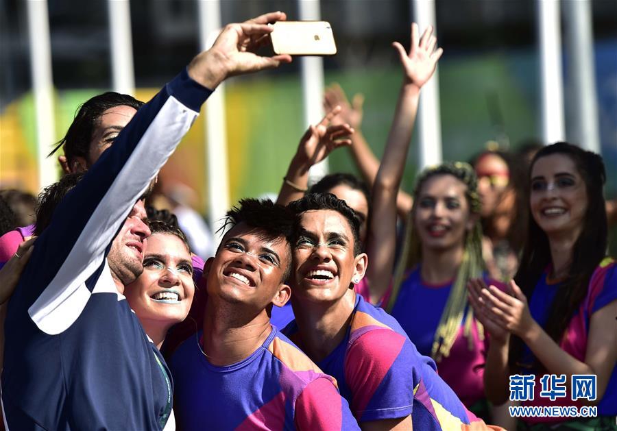 Vila Olímpica realiza cerim?nia de hasteamento das bandeiras