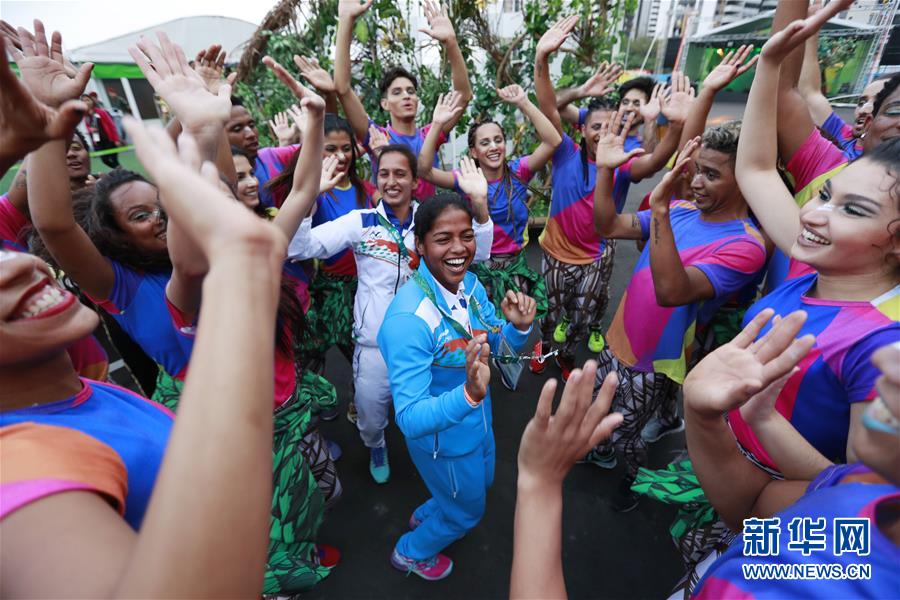 Vila Olímpica realiza cerim?nia de hasteamento das bandeiras