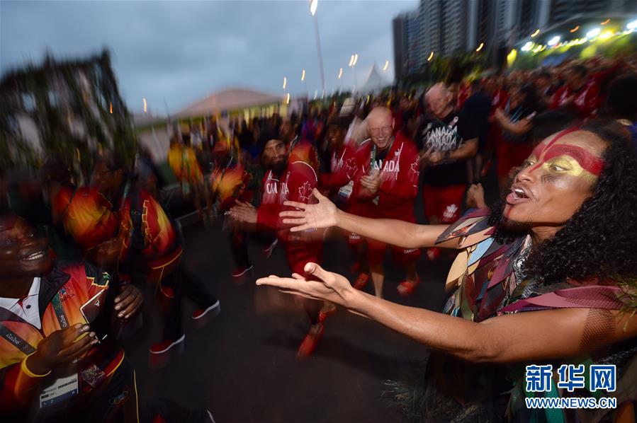 Vila Olímpica realiza cerim?nia de hasteamento das bandeiras