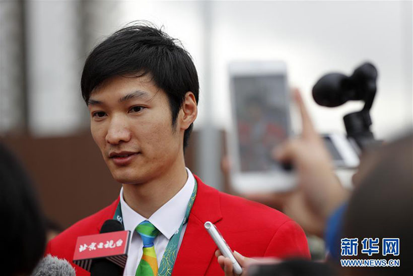 Delega??o chinesa participa de cerim?nia de hasteamento da bandeira na Vila Olímpica