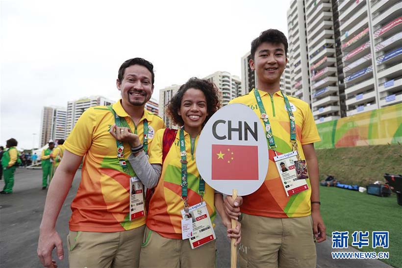 Delega??o chinesa participa de cerim?nia de hasteamento da bandeira na Vila Olímpica