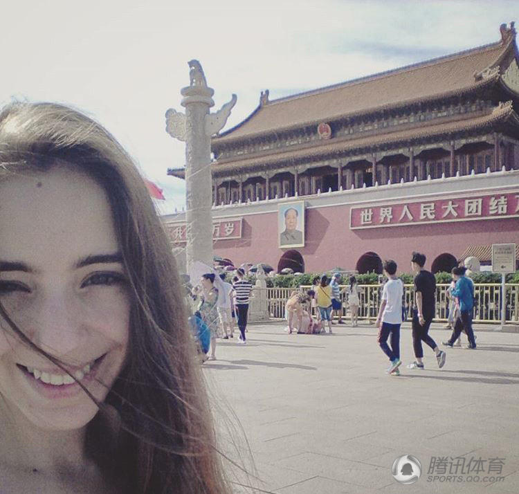 Brasileira participa de programa da CCTV durante cerim?nia de abertura dos Jogos Olímpicos