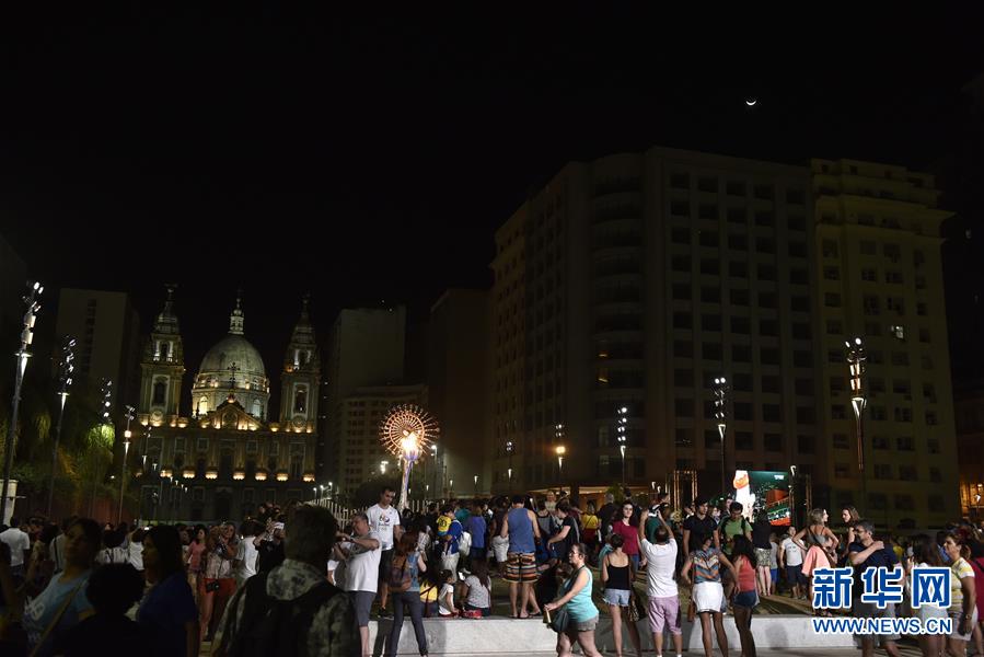 Rio 2016 estabelece pira popular no centro da Cidade