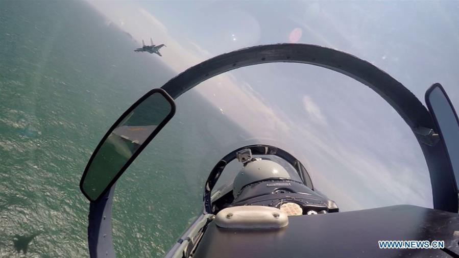 For?a Aérea chinesa realiza patrulha no Mar do Sul da China