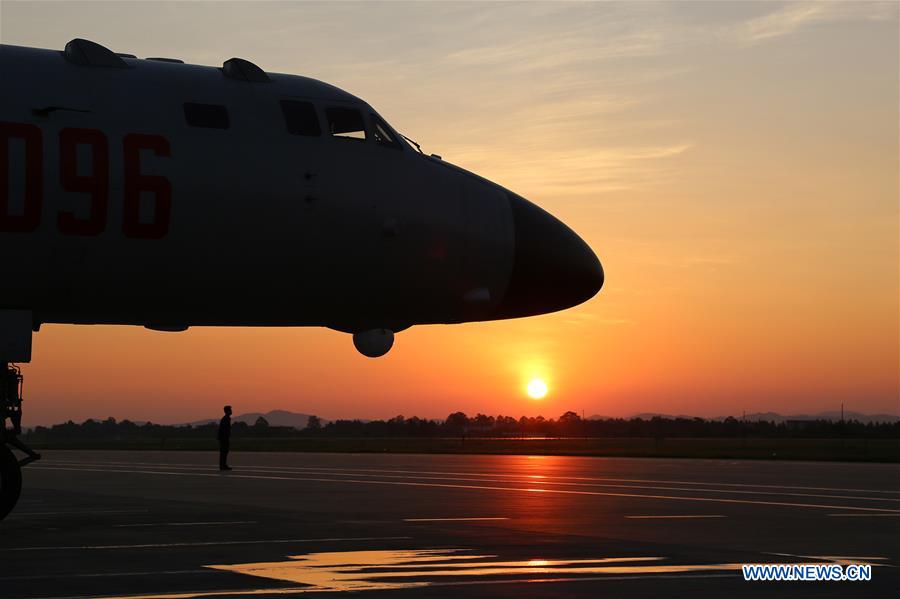 For?a Aérea chinesa realiza patrulha no Mar do Sul da China