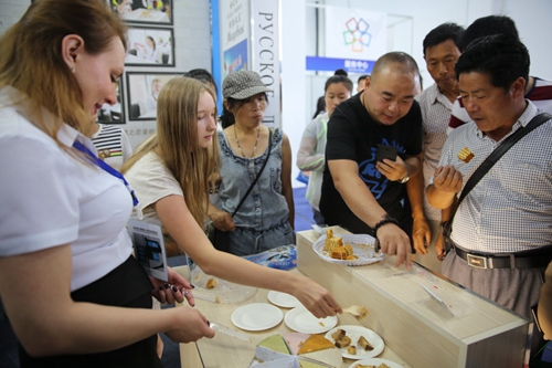 Inaugurada exposi??o de comércio portuário no nordeste da China