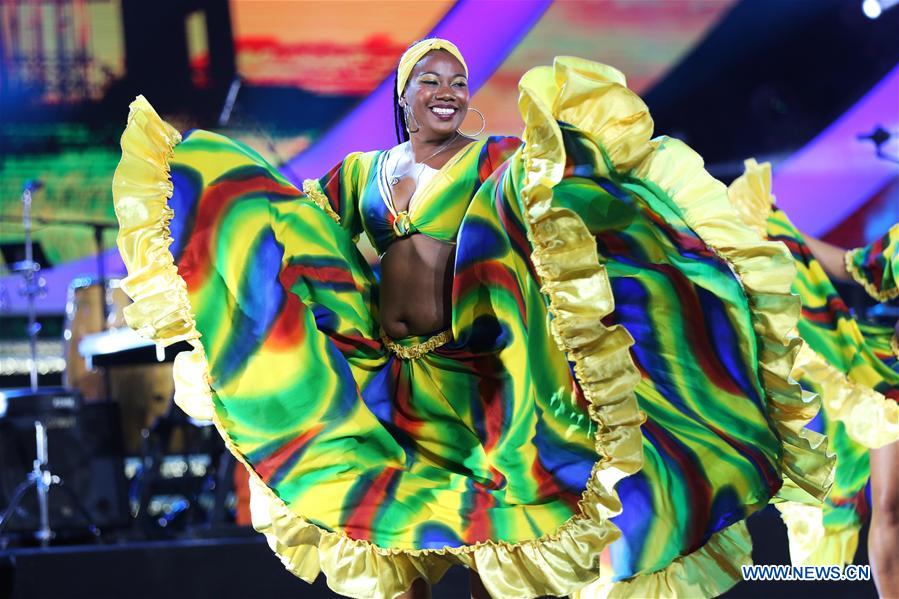 Inaugurado 10o Festival Internacional de Arte Folclórica da China