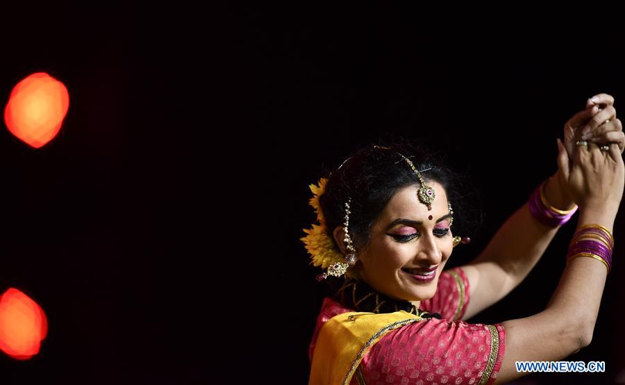 Inaugurado 10o Festival Internacional de Arte Folclórica da China