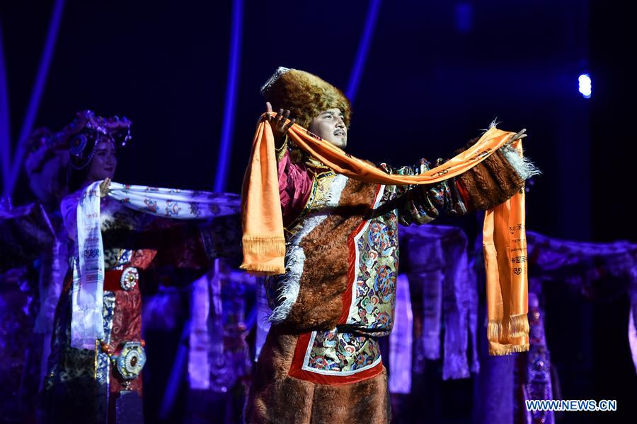 Inaugurado 10o Festival Internacional de Arte Folclórica da China