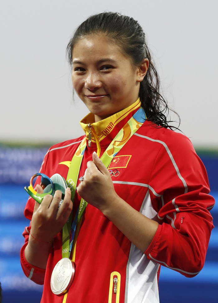 Atleta chinesa aceita pedido de casamento após cerim?nia de premia??o