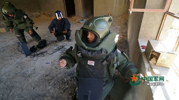 Polícia armada da China realiza exercício antiterrorismo em Xinjiang