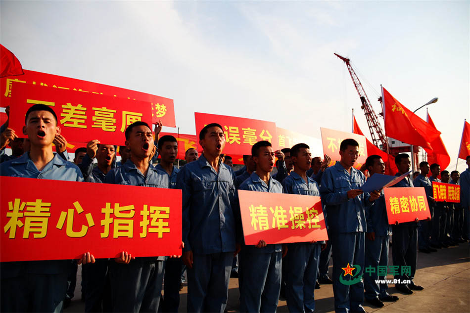 Navios transportadores de foguete zarpam para miss?o do Longa Marcha-5