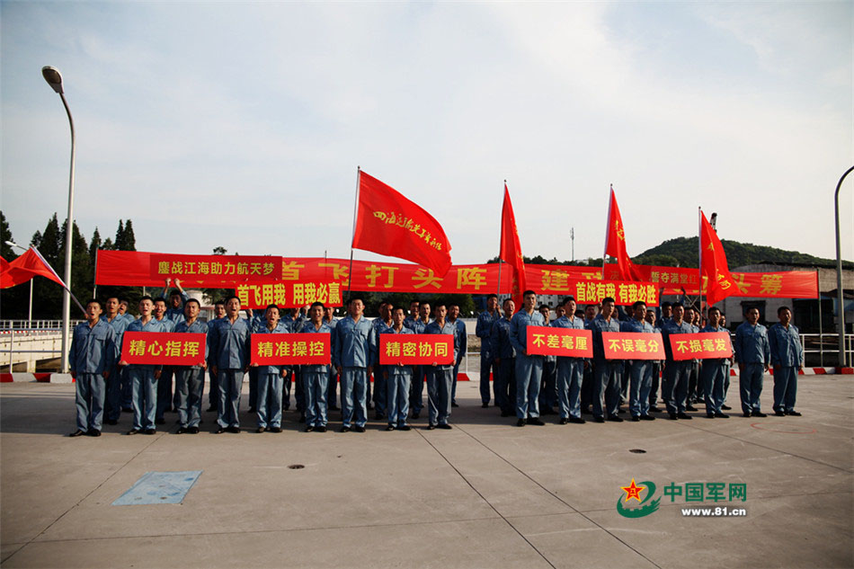 Navios transportadores de foguete zarpam para miss?o do Longa Marcha-5