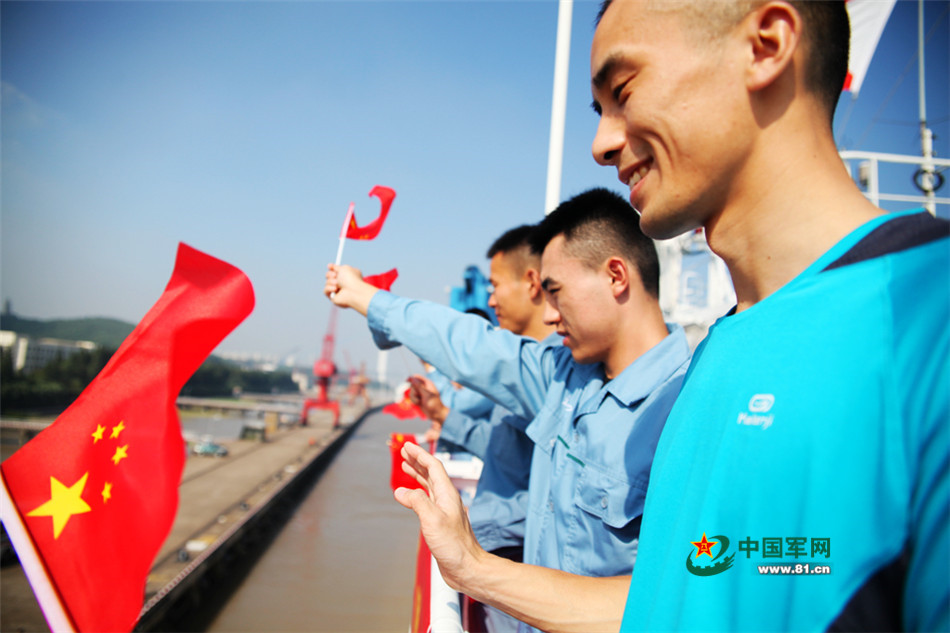 Navios transportadores de foguete zarpam para miss?o do Longa Marcha-5