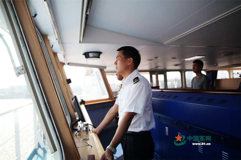 Navios transportadores de foguete zarpam para miss?o do Longa Marcha-5