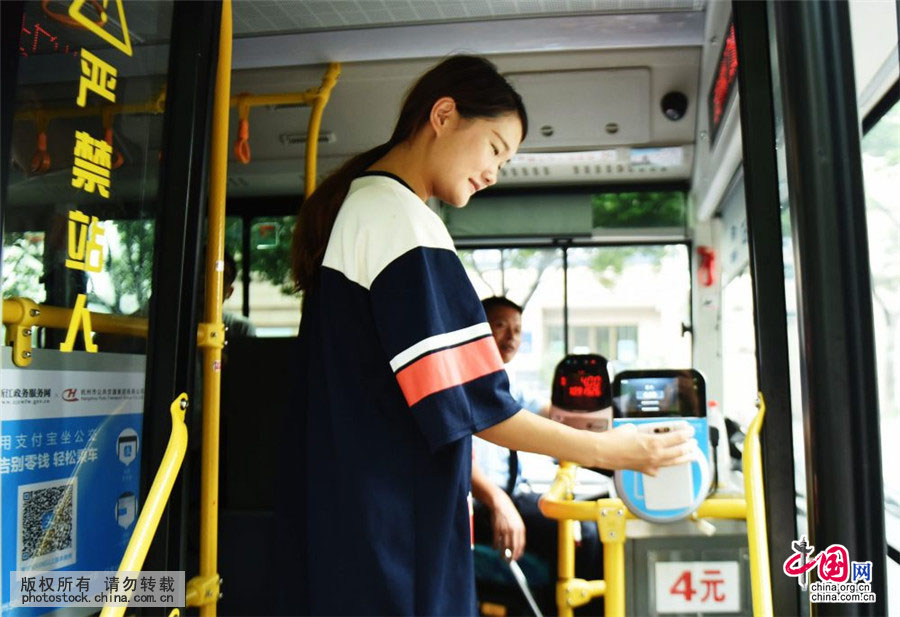 Hangzhou diz adeus ao trocado e passa a aceitar pagamentos por telemóvel nos ?nibus