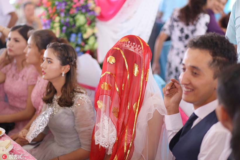 Dan?a, comida e religi?o, tudo sobre um casamento em Xinjiang