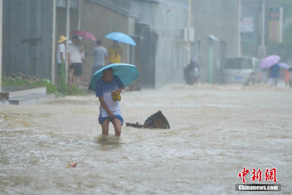 Tuf?o Dianmu chega ao sul da China