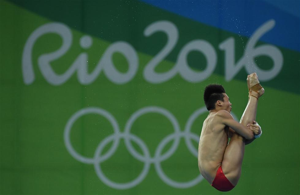 Chinês Chen Aisen é ouro nos saltos ornamentais