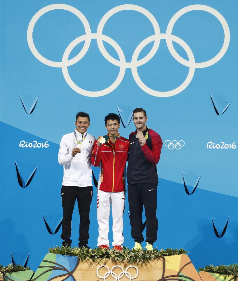 Chinês Chen Aisen é ouro nos saltos ornamentais