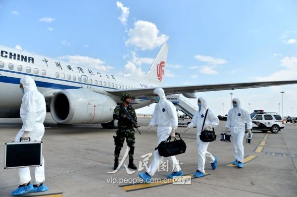 Membros da avia??o civil da China realizam exercício antiterrorista
