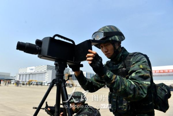 Membros da avia??o civil da China realizam exercício antiterrorista