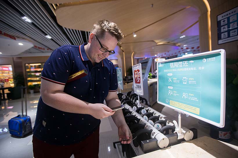 O Futuro está aqui: Estrangeiro viaja sem dinheiro em Hangzhou