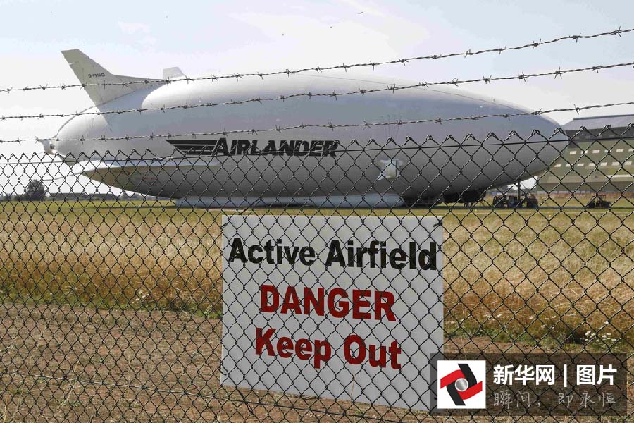 Maior aeronave do mundo sofre acidente