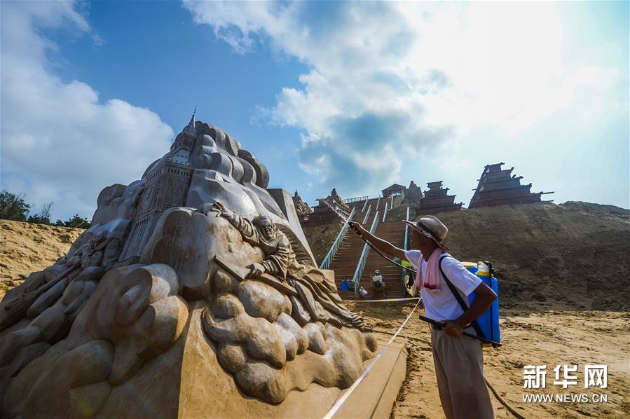 Exposi??o de esculturas em areia recebe chegada do G20