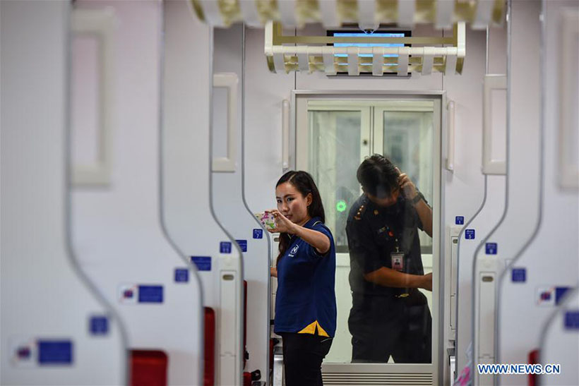 Trem fabricado na China entra em funcionamento na Tailandia