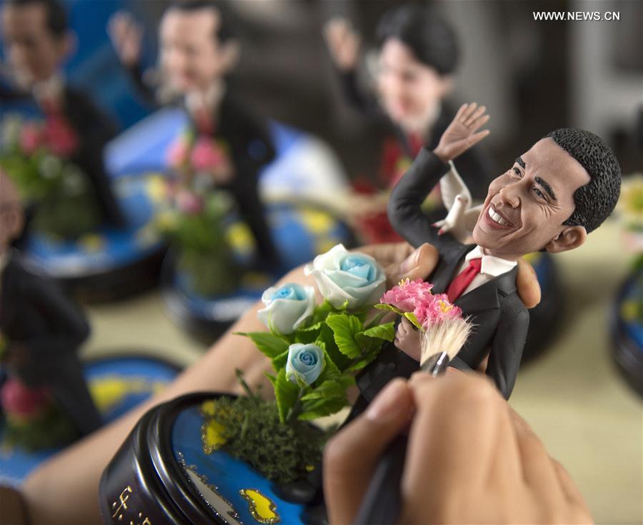 Figuras de barro que caracterizam líderes da Cúpula do G20 em exposi??o em Hangzhou