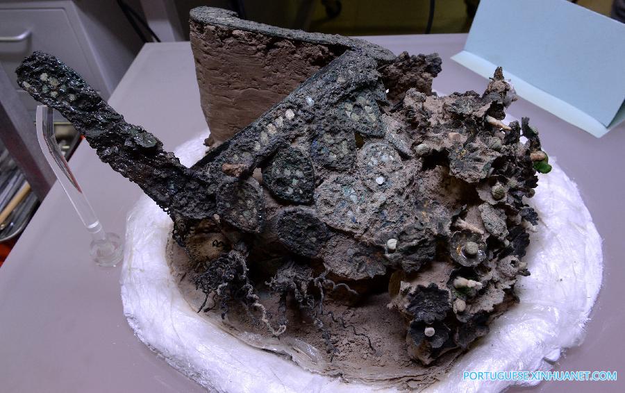 Especialistas chineses restauram coroa de 1,4 mil anos