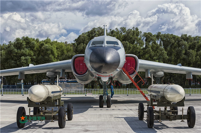For?a Aérea da China realiza exercício militar aberto ao público na província de Liaoning