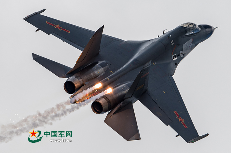 For?a Aérea da China realiza exercício militar aberto ao público na província de Liaoning