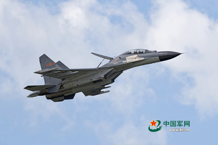 For?a Aérea da China realiza exercício militar aberto ao público na província de Liaoning