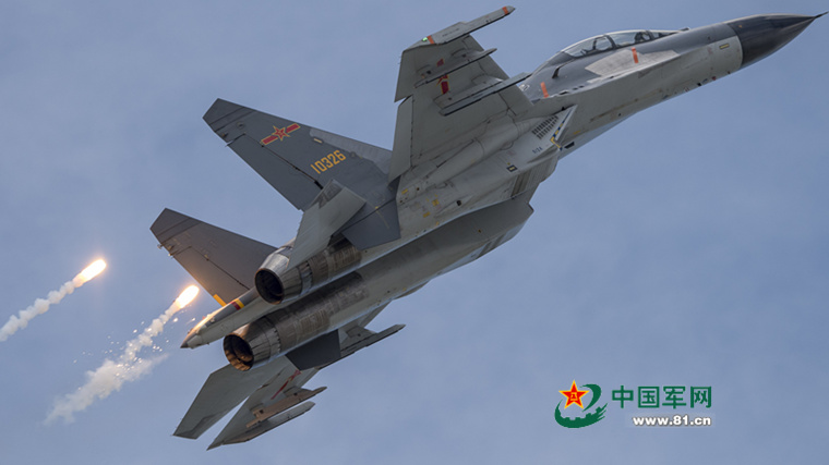 For?a Aérea da China realiza exercício militar aberto ao público na província de Liaoning