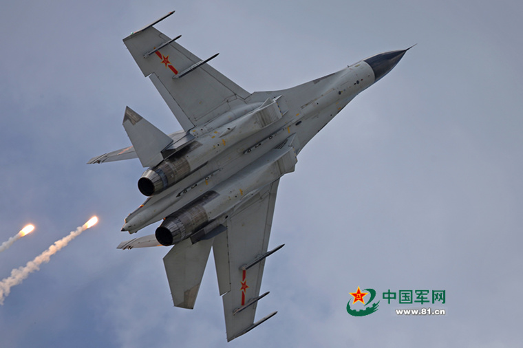 For?a Aérea da China realiza exercício militar aberto ao público na província de Liaoning