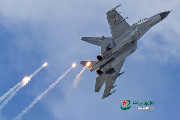 For?a Aérea da China realiza exercício militar aberto ao público na província de Liaoning