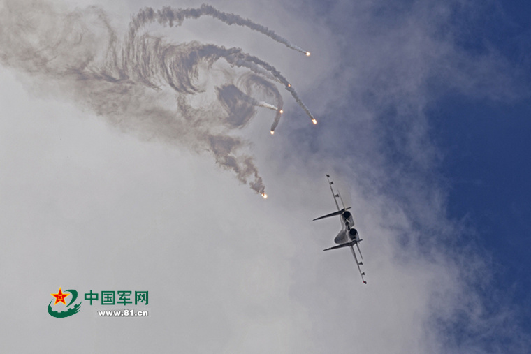 For?a Aérea da China realiza exercício militar aberto ao público na província de Liaoning