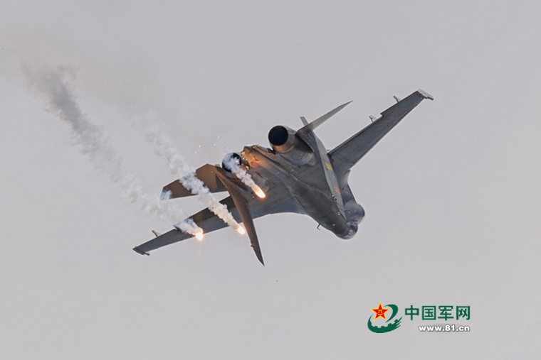 For?a Aérea da China realiza exercício militar aberto ao público na província de Liaoning