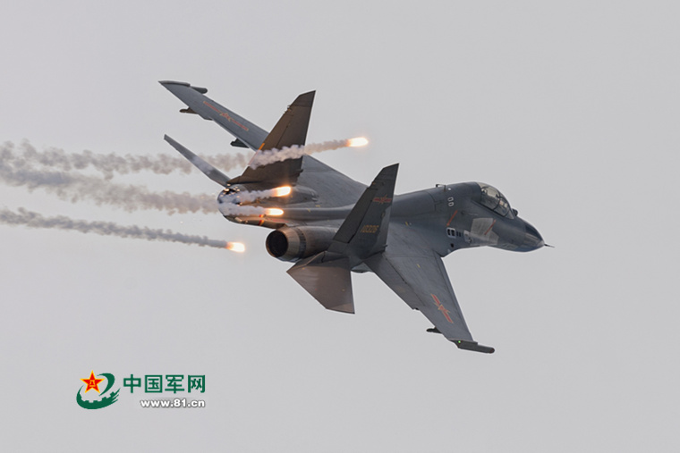 For?a Aérea da China realiza exercício militar aberto ao público na província de Liaoning