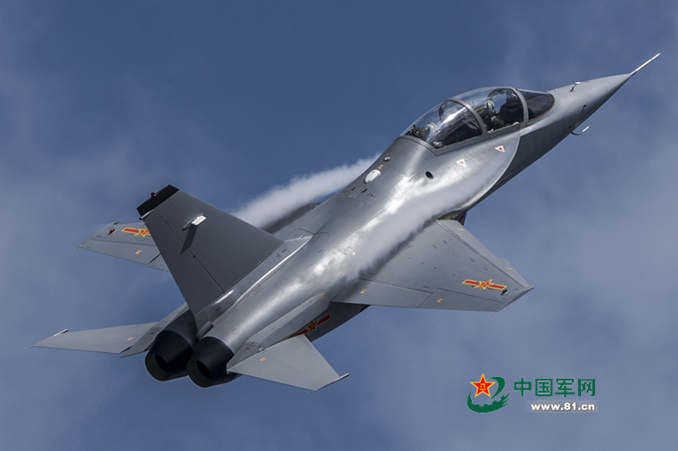 For?a Aérea da China realiza exercício militar aberto ao público na província de Liaoning